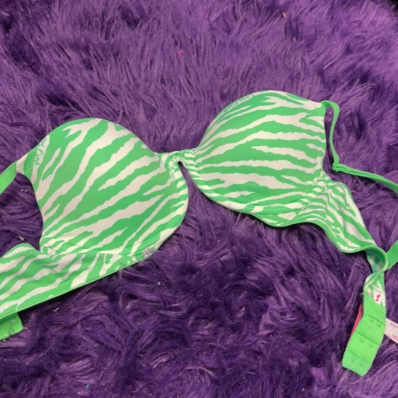 Victoria Bras sizes 34A-34B - Picture 2 of 9